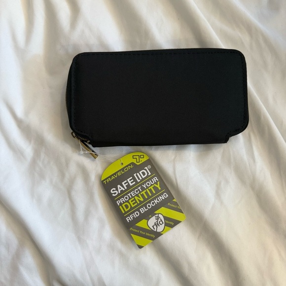 NWT Travelon RFID Blocking Wristlet Wallet - Picture 3 of 6